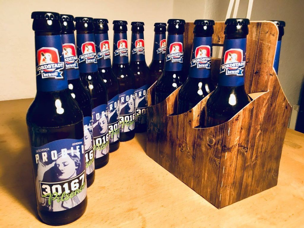 Der 6-er Träger des 30176 Pilsener der nordstadt braut