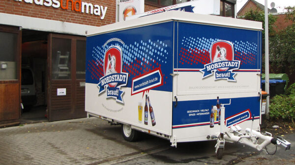 Fertig – unser Schankwagen jetzt in voller Pracht